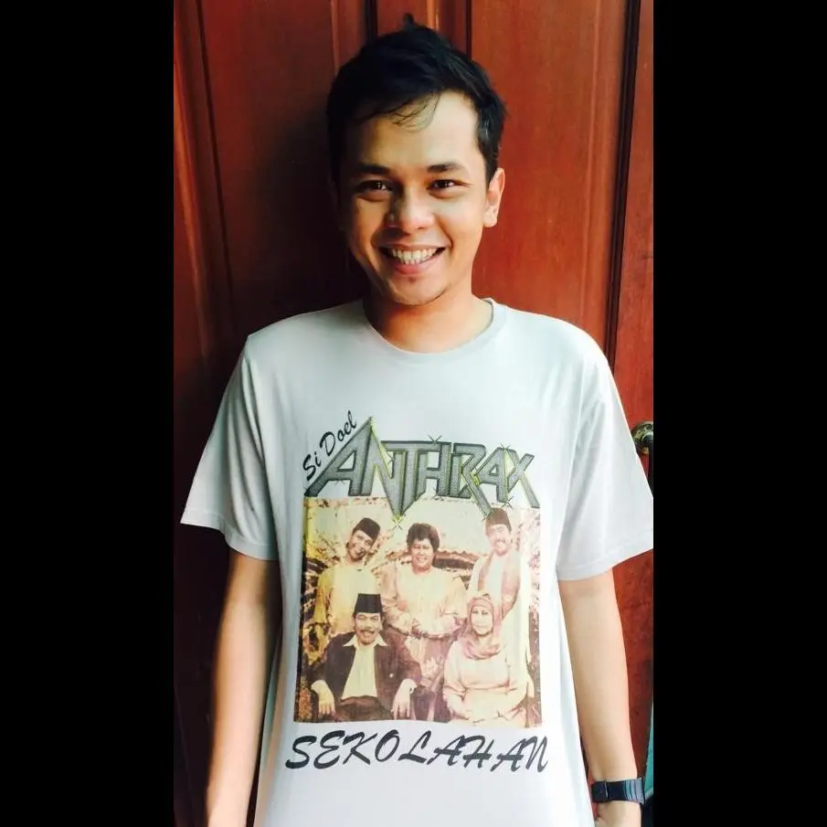 adjis doa ibu pakai kaos sablon cubatees Si doel anthrax sekolahan