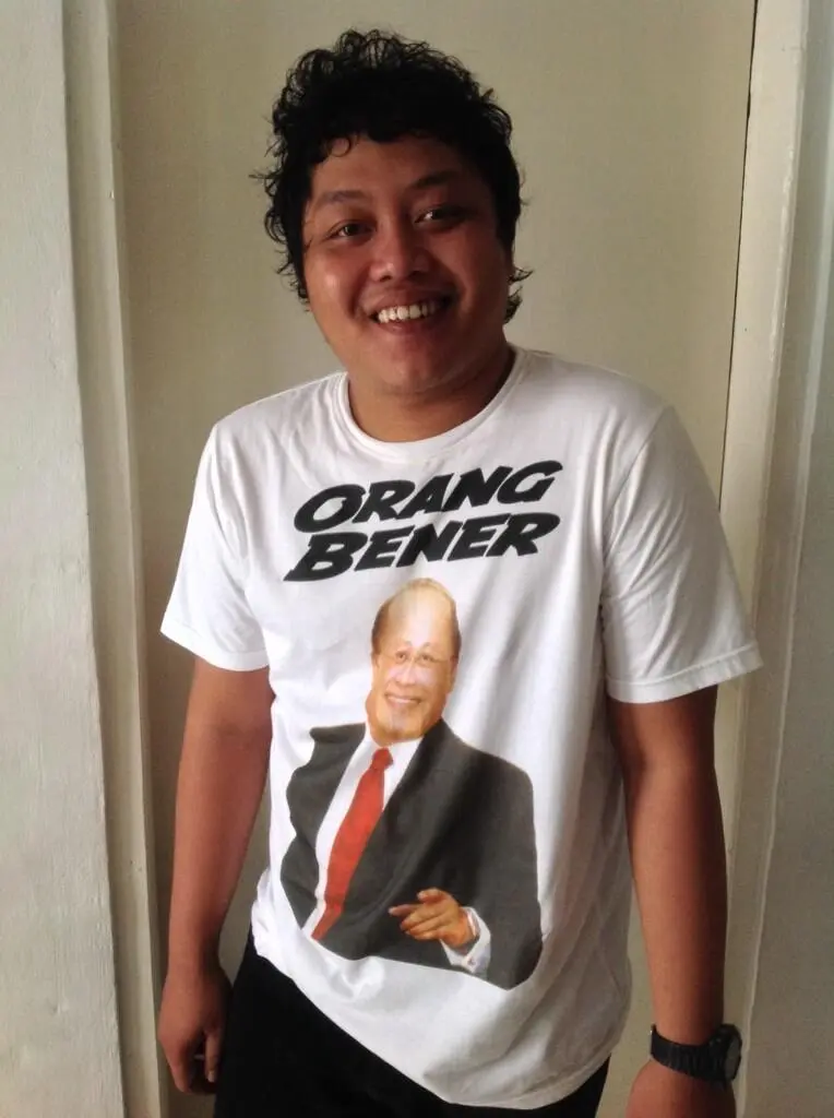 Jui purwoto pakai kaos sablon cubatees mario teguh orang bener