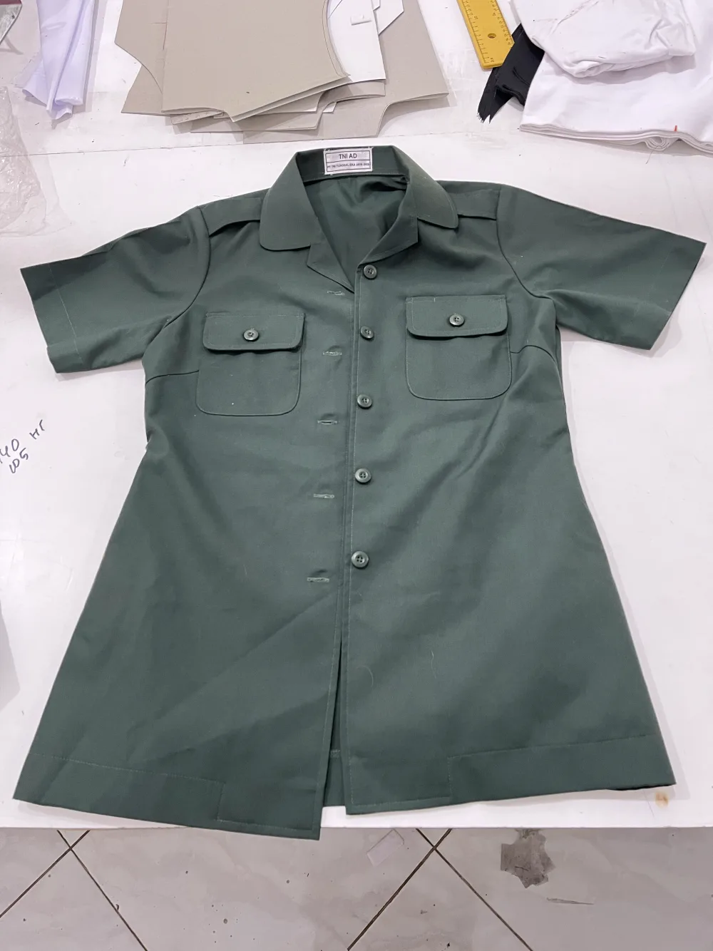 Seragam safari dinas lengan pendek hijau lumut 4 saku bahan semi-wool drill