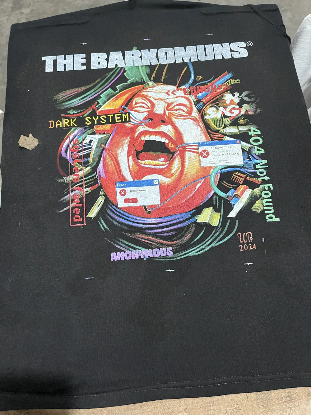 Kaos distro hitam sablon plastisol raster full color grafis The Barkomuns