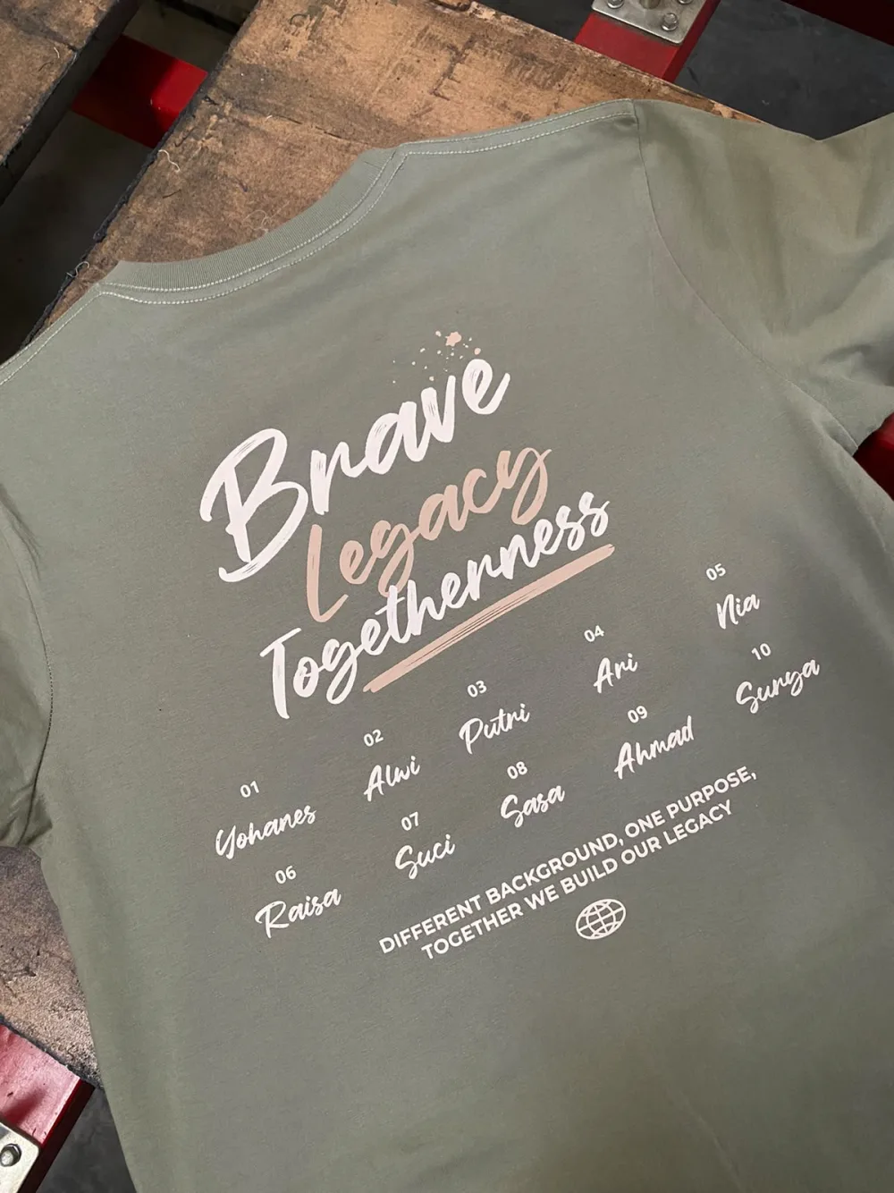 Kaos katun combed sage green sablon tipografi angkatan Brave Legacy