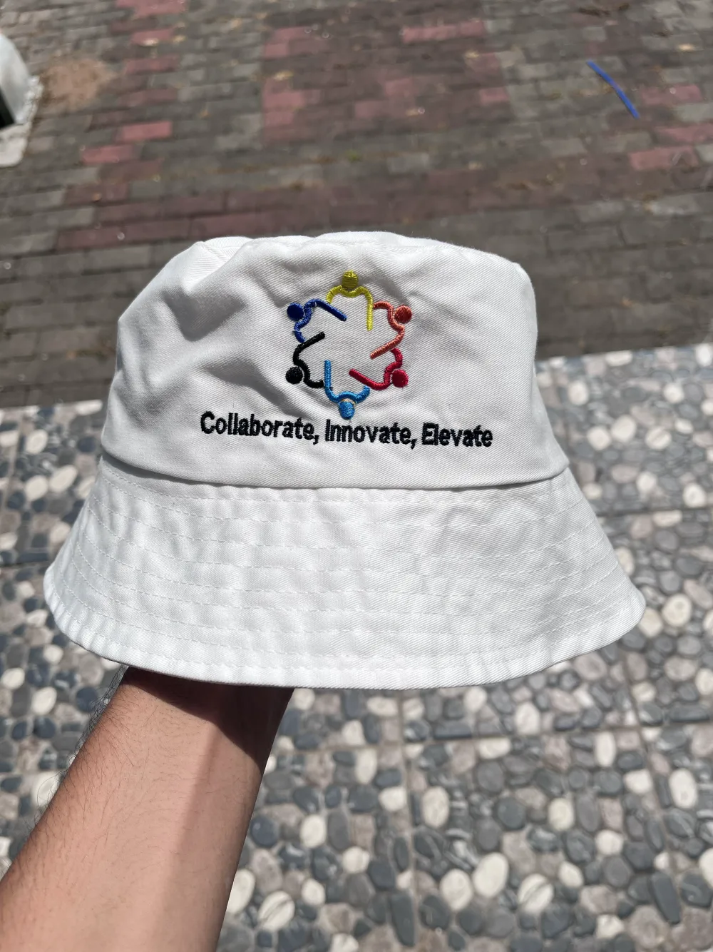 Topi bucket hat twill putih custom bordir komputer logo komunitas dan event